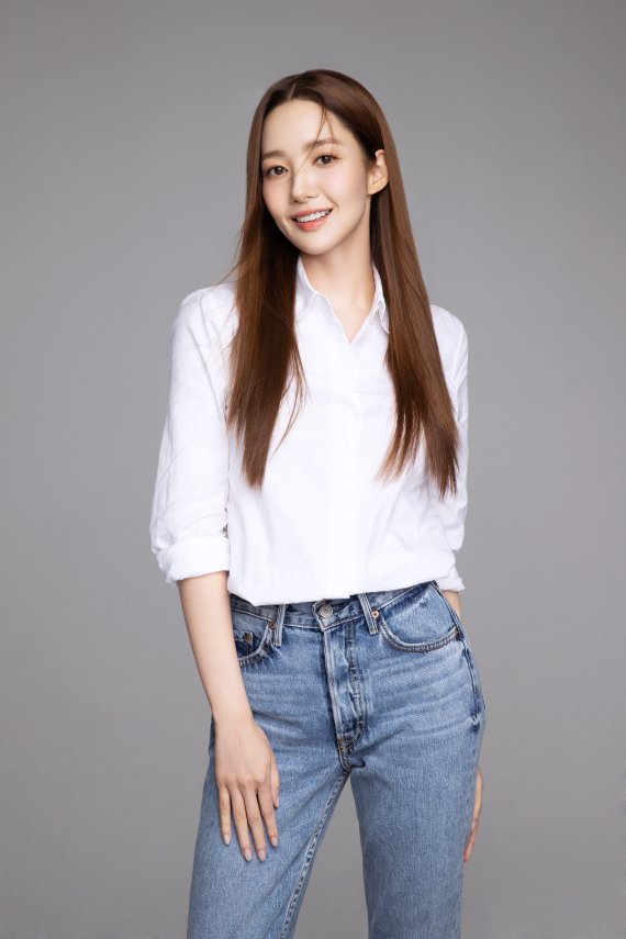 [서울=뉴시스] 배우 박민영. 2022.04.07(사진=후크엔터테인먼트 제공) photo@newsis.com *재판매 및 DB 금지