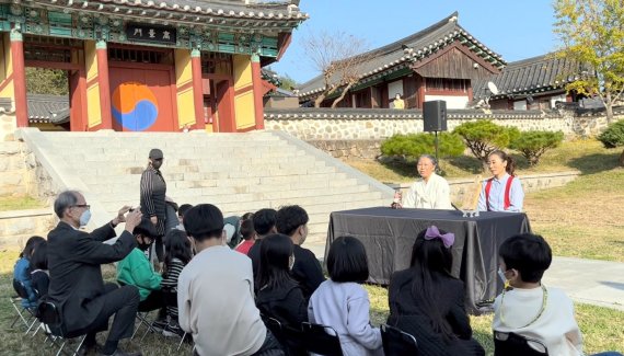 [화순=뉴시스] 화순향교는 전통문화유산의 가치를 알리고 전시, 공연, 체험 프로그램 등을 사회관계망서비스(SNS) 등에 홍보하는 서포터즈 '향락이'를 모집한다고 8일 밝혔다. (사진=대동문화재단 제공). photo@newsis.com *재판매 및 DB 금지