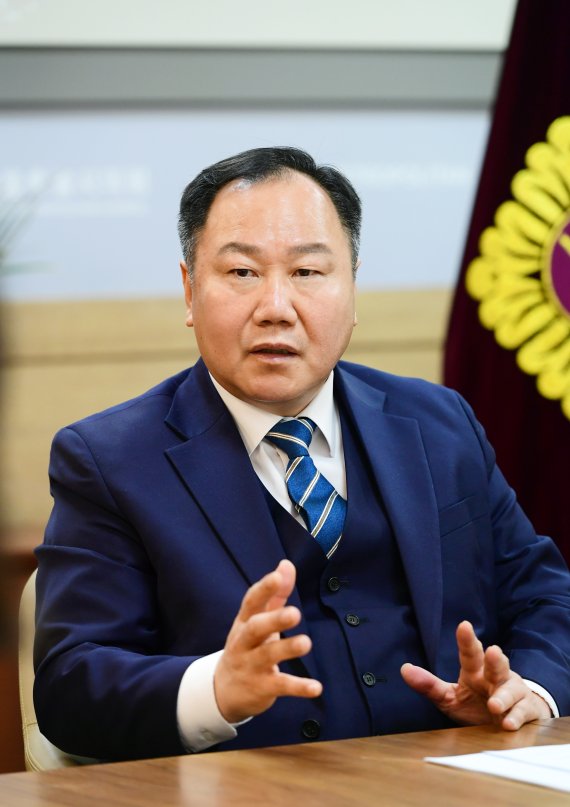 김인호 서울시의회 의장이 7일 뉴스1과 인터뷰를 하고 있다. 2022.4.7/© 뉴스1