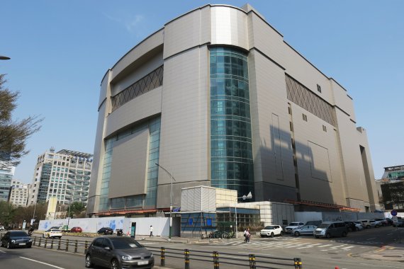 [인천=뉴시스] 김동영 기자 = 과거 롯데백화점 인천점 부지 넘어로 인천경찰청이 위치해 있다. 2022.04.09. dy0121@newsis.com