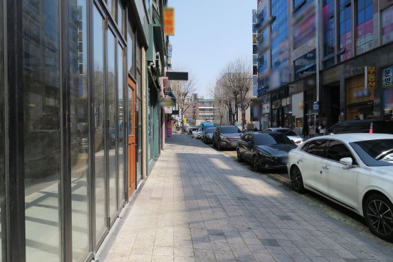 [인천=뉴시스] 김동영 기자 = 9일 오후 한적한 인천 남동구 구월동 옛 롯데백화점 인천점 인근 거리. 2022.04.09. dy0121@newsis.com