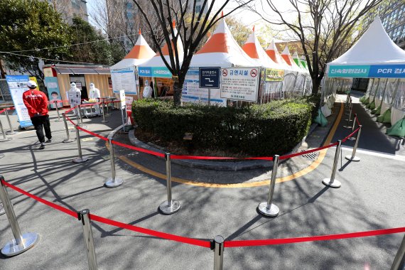 부산 연제구보건소에 마련된 선별진료소가 한산한 모습을 보이고 있다. 2022.3.29/뉴스1 © News1 김영훈 기자