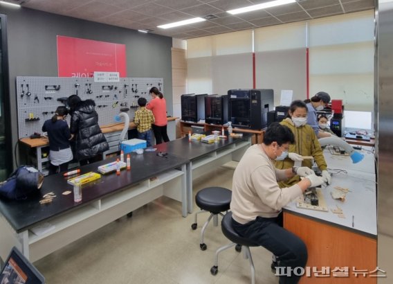 대화도서관 '뚝딱뚝딱공작실'. 사진제공=고양시