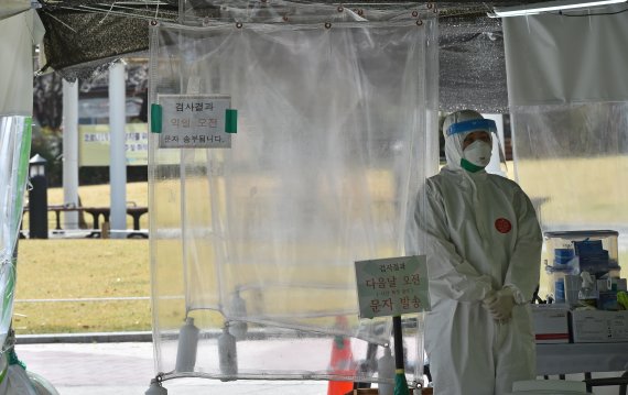 대구시 중구 국채보상운동기념공원에 마련된 임시선별검사소가 한산한 모습을 보이고 있다. 사진=뉴시스