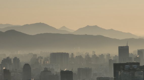 황사가 서울 도심 하늘에 가득찬 모습. 김안과병원 제공.