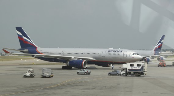[AP/뉴시스] 아에로플로트 국제선에 사용되는 에어버스 A330 항공기가 2013년 6월 27일 모스크바 공항에 이륙 준비를 하고 있다. 2022.02.28
