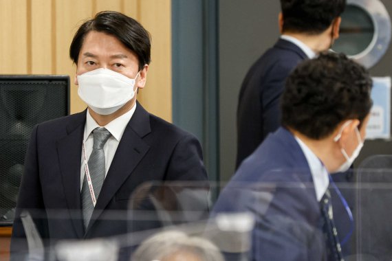 안철수 대통령직인수위원회 위원장이 11일 서울 종로구 삼청동 인수위원회에서 열린 '제10차 코로나비상대응특위'에 참석하고 있다. 2022.4.11/뉴스1 © News1 인수위사진기자단