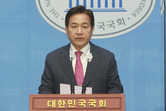 심재철, 경기지사 예비후보 사퇴 "김은혜 잘 이뤄나갈 것"