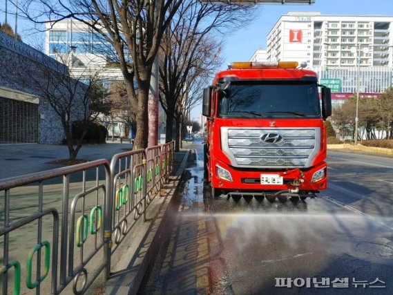 도로 재비산먼지 저감 살수차량. 사진제공=고양시