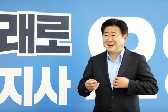 오는 6월1일 제주도지사 선거에 출마하는 더불어민주당 오영훈 국회의원(52)이 '뉴스1 제주본부'와 인터뷰를 갖고 있다.2022.4.14/뉴스1© 뉴스1 고동명 기자