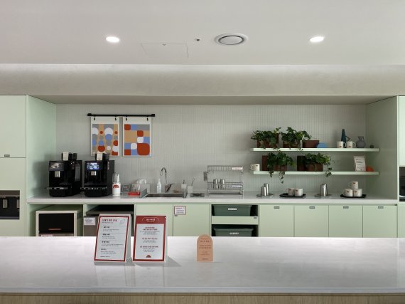 SK텔레콤 신도림 거점오피스에 마련된 휴게 공간. 2022.4.14/뉴스1 © News1 이기범 기자