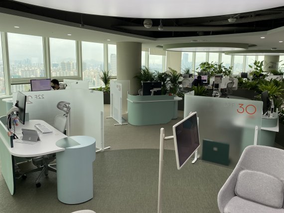 개인간 좌석 간격이 멀리 떨어진 '아일랜드'형 업무 공간 2022.4.14/뉴스1 © News1 이기범 기자