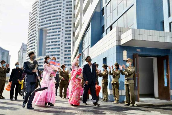 北 태양절에 '조명축전' 등 행사, 무력시위 북한군창건일로 미루나