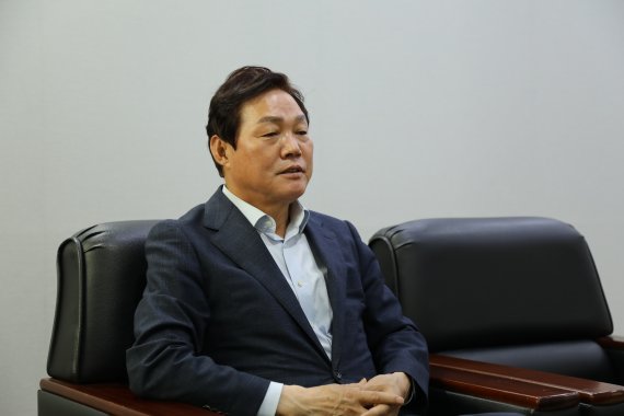박완수 국회의원(창원의창구)이 인터뷰를 하고 있다. 2022.4.15. © News1