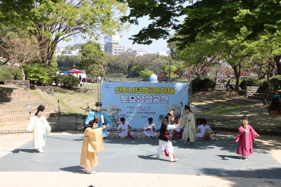 [진주=뉴시스] 진주시, 2022 무형문화재 토요상설공연 개최. *재판매 및 DB 금지