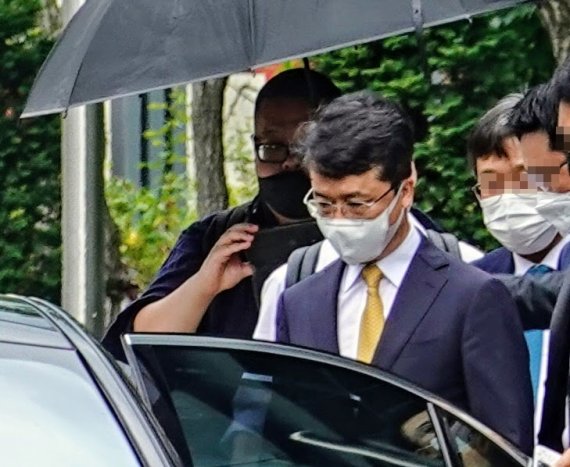 지난 6월28일 서울동부지법에서 열린 정보통신망 이용촉진 및 정보보호 등에 관한 법률위반(정보통신망침해) 혐의 재판에 출석한 박현종 bhc 회장 2021.6.28/뉴스1 © News1 황덕현 기자