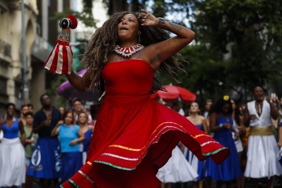 "Samba!" O Carnaval do Brasil, que foi adiado devido ao Covit-19, acontecerá no dia 22. [뉴시스Pic]