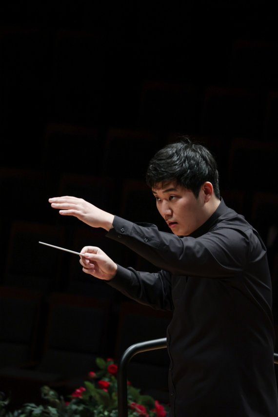 국립심포니오케스트라가 진행한 제1회 KSO국제지휘콩쿠르 수상자 윤한결 /사진=국립심포니오케스트라