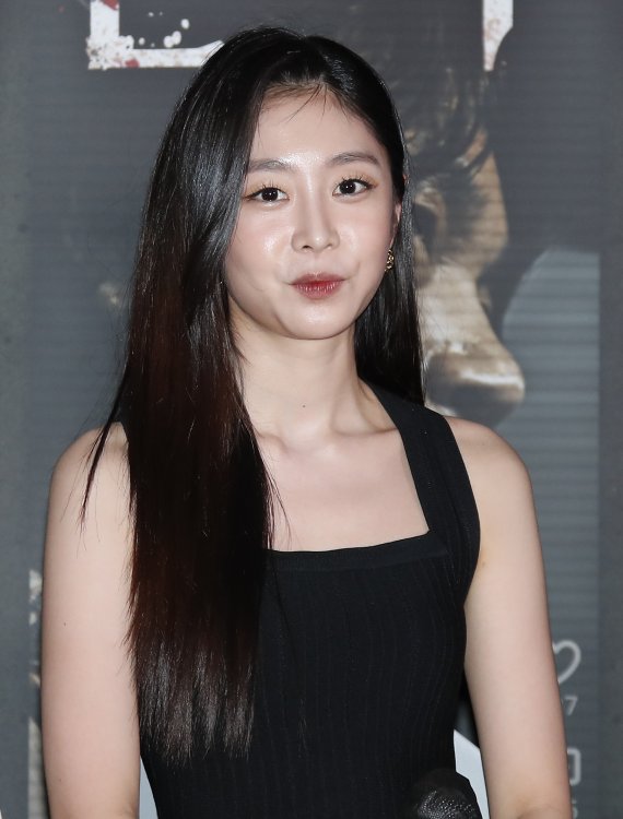 러블리즈 출신 배우 서지수가 18일 오후 서울 강남구 코엑스에서 열린 '서울괴담' 언론시사회에서 매력을 발산하고 있다. 서울괴담‘은 복수, 욕망, 저주에서 시작된 죽음보다 더한 공포를 선사하는 괴이하고 기이한 10가지 이야기를 다룬 옴니버스이다. 2022.4.18/뉴스1 © News1 권현진 기자