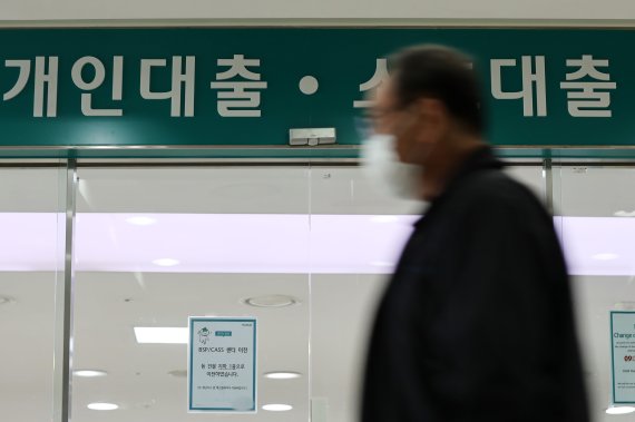 한국은행 금융통화위원회가 지난주 기준금리를 1.25%→1.50%로 0.25%p 전격 인상한 가운데 대전·충남 중소기업·자영업자계가 대출 이자 부담을 토로하고 있다.© News1