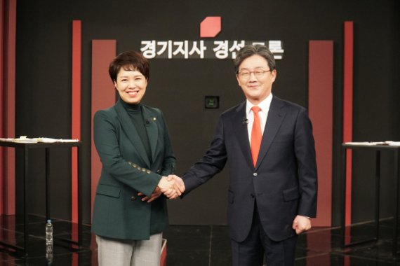 6·1지방선거 경기도지사 국민의힘 후보 자리를 놓고 격돌한 김은혜(성남분당갑) 의원과 유승민 전 의원 © 뉴스1