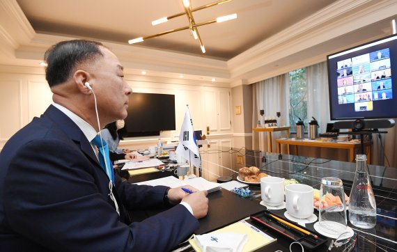 미국 등 서방국 G20 러 연설 때 집단퇴장...한국 홍남기는 동참 안했다