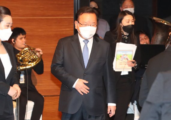 [서울=뉴시스] 배훈식 기자 = 김부겸 국무총리가 20일 오후 서울 여의도 콘래드 호텔에서 열린 제42회 장애인의 날 기념식에 참석하고 있다. 2022.04.20. dahora83@newsis.com