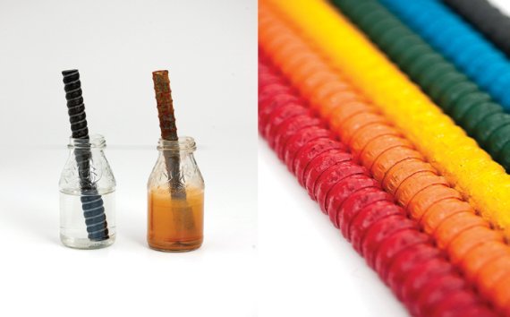 녹슬지 않은 케이에코바(KEco-ba, 왼쪽)와 기존 철근(왼쪽 사진). 유색 페트병으로 만든 색색깔의 케이에코바(오른쪽). 사진=SK에코플랜트