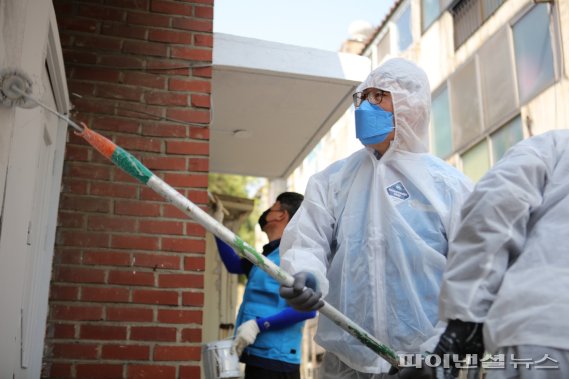 안산도시공사 경로당 환경개선 재능봉사 '반짝'