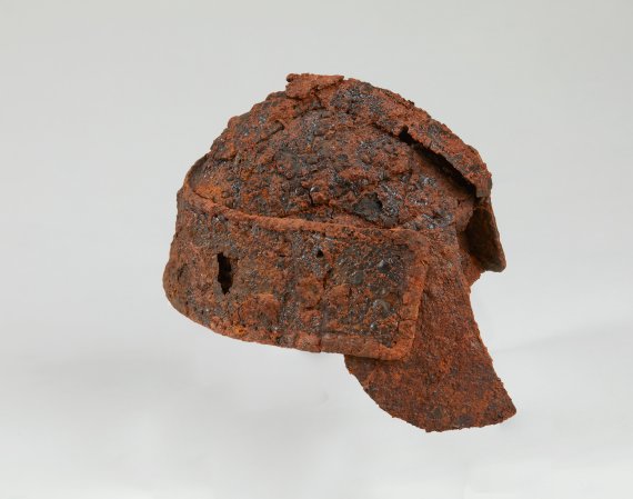 [나주=뉴시스] 고흥 야막리 고분 출토 투구. (사진=국립나주박물관 제공) 2022.04.21. photo@newsis.com