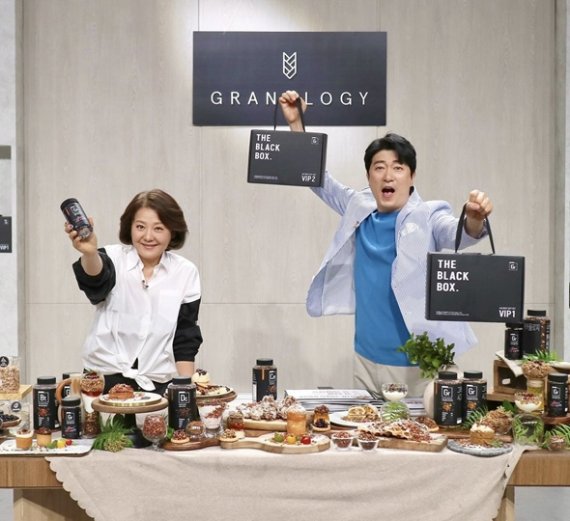 사진 출처: 최유라쇼 인스타그램