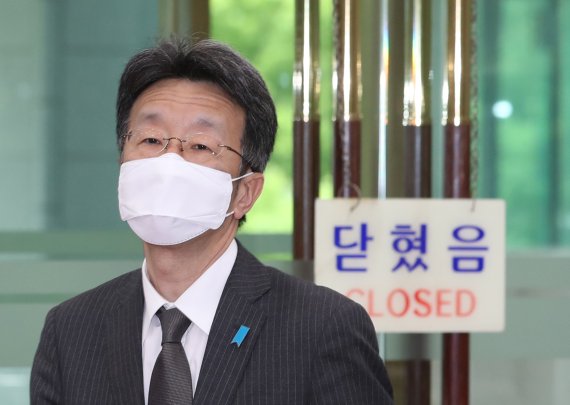 일본이 '2022 외교청서'에서 또다시 독도가 일본 땅이라는 억지 주장을 되풀이한 것과 관련해 구마가이 나오키 주한 일본대사관 총괄공사가 22일 오전 서울 종로구 정부서울청사 별관 외교부로 초치 되고 있다. 뉴스1