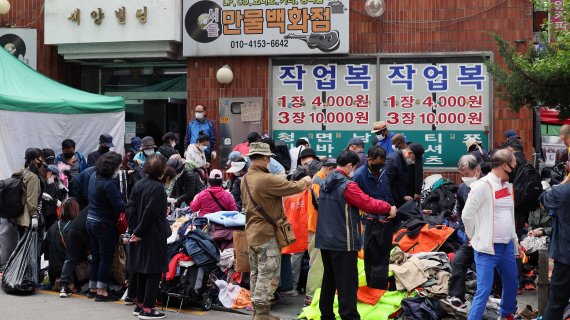 북적이는 풍물시장