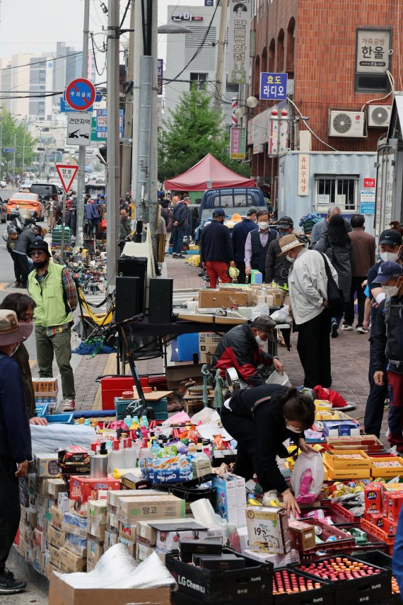 북적이는 풍물시장
