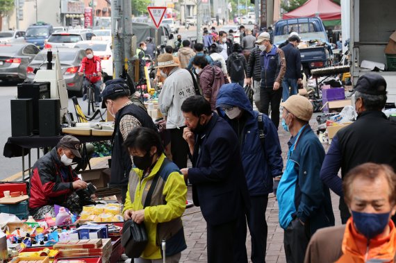 북적이는 풍물시장