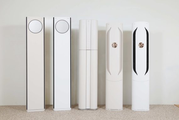 [서울=뉴시스]LG전자가 2022년형 휘센 에어컨 라인업을 확대한다. 휘센 타워(왼쪽에서 첫 번째, 두 번째), 듀얼(왼쪽에서 세 번째), 위너(오른쪽에서 첫 번째, 두 번째) 등 2022년형 휘센 에어컨 신제품. (사진 = LG전자) 2022.4.25. photo@newsis.com *재판매 및 DB 금지