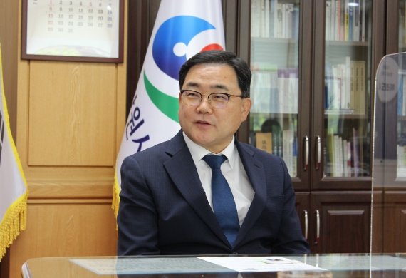 허성무 창원시장이 시청 집무실에서 뉴스1과 인터뷰를 하고 있다. © 뉴스1 강정태 기자
