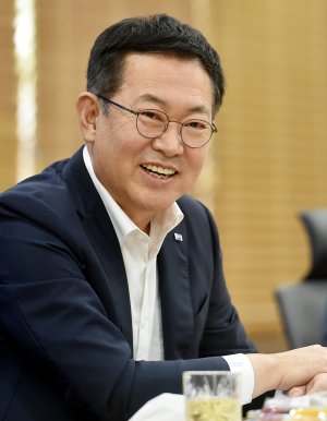 박남춘 더불어민주당 인천시장 후보는 25일 재선 도전을 공식 선언했다.