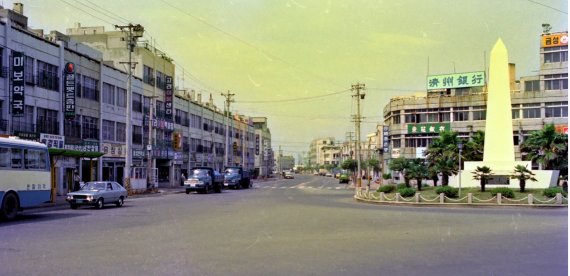 1980년대 제주시 동문시장 모습(제주도 제공)© 뉴스1