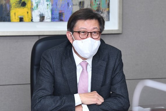 박형준 부산시장이 19일 서울 종로구 삼청동 대통령직인수위원회에서 열린 지역균형발전특별위원회-전국 최초 특별지방자치단체 부울경(부산·울산·경남) 특별연합 간담회에서 발언하고 있는 모습 © News1 인수위사진기자단