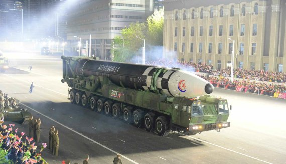 (평양 노동신문=뉴스1) = 북한 신형 대륙간탄도미사일(ICBM) '화성-17형'. [국내에서만 사용가능. 재배포 금지. DB 금지. For Use Only in the Republic of Korea. Redistribution Prohibited] rodongphoto@news1.kr