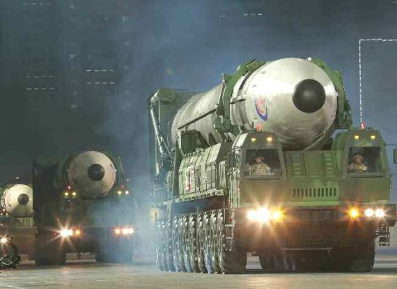 (평양 노동신문=뉴스1) = 북한 신형 대륙간탄도미사일(ICBM) '화성-17형'. [국내에서만 사용가능. 재배포 금지. DB 금지. For Use Only in the Republic of Korea. Redistribution Prohibited] rodongphoto@news1.kr