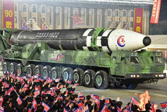 (평양 노동신문=뉴스1) = 북한 신형 대륙간탄도미사일(ICBM) '화성-17형'. [국내에서만 사용가능. 재배포 금지. DB 금지. For Use Only in the Republic of Korea. Redistribution Prohibited] rodongphoto@news1.kr