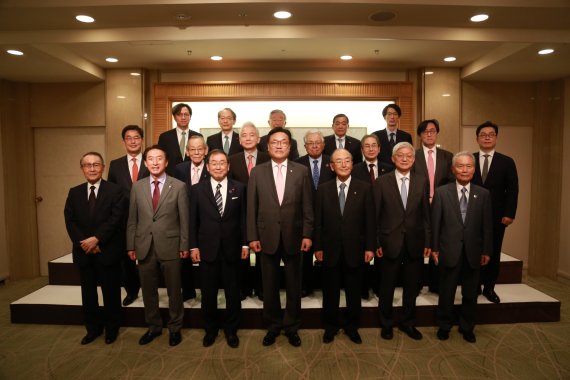 윤석열 대통령 당선인이 파견한 사실상의 특사인 한일정책협의단이 26일 일본 도쿄 지요다구 데이코쿠호텔에서 일본 재계와 오찬 간담회를 가졌다. 사진=한일정책협의단
