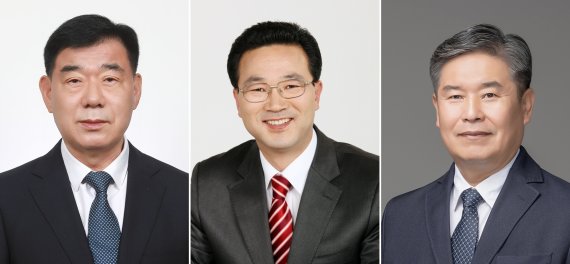 [영동=뉴시스] 조성현 기자 = 왼쪽부터 더불어민주당 영동군수 김재영, 박동규, 윤석진 예비 후보. (사진=중앙선거관리위원회 갈무리) 2022.04.25. photo@newsis.com *재판매 및 DB 금지