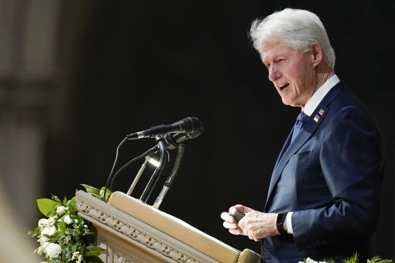빌 클린턴 전 미국 대통령이 27일(현지시간) 매들린 올브라이트 전 미국 국무장관 장례식에서 추모사를 하는 모습. 뉴시스/AP /사진=뉴시스 외신화상