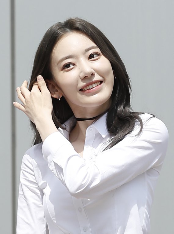 르세라핌(LE SSERAFIM)의 미야와키 사쿠라가 28일 경기도 고양시 일산 동구 장항동 JTBC 일산스튜디오에서 열린 '아는 형님'(아형)에 참석해 미소를 짓고 있다. © News1 권현진 기자