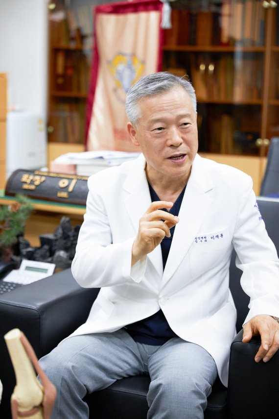 [서울=뉴시스] 이재동 경희대 한의과대학 학장(비만센터 교수). (사진= 경희의료원 제공) 2022.04.29