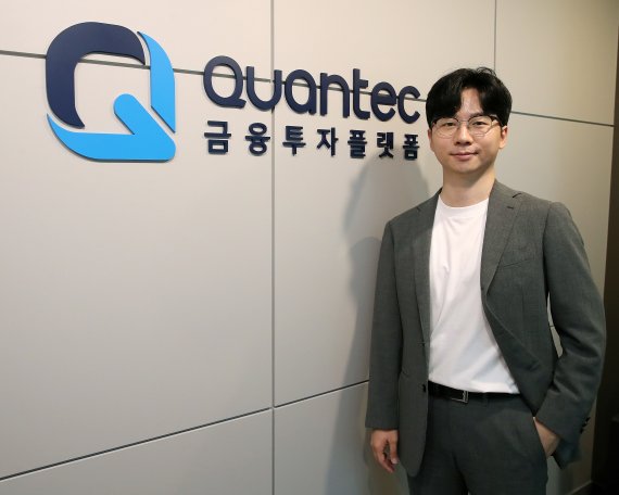 이상근 콴텍 대표가 지난 4월28일 서울 영등포구 여의도 콴텍 본사에서 뉴스1과 인터뷰를 앞두고 포즈를 취하고 있다. /뉴스1 © News1 김진환 기자