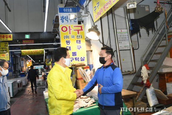 안승남 구리시장 2일 구리농수산물도매시장 방역 현장점검. 사진제공=구리시